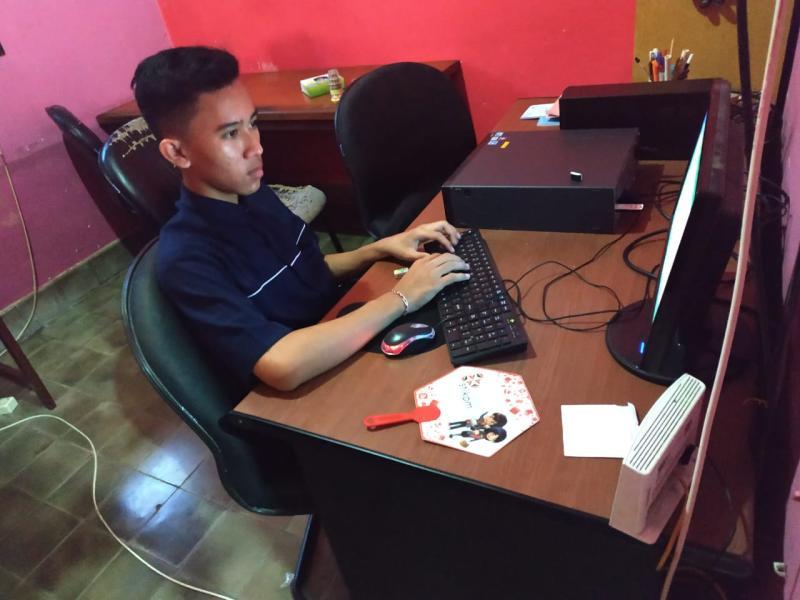 Proses pengembangan proyek berbasis website yang diminta oleh klien korporat.