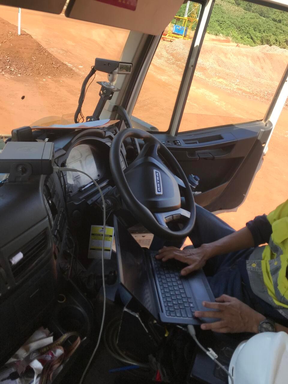 Melakukan pemeliharaan dan pemecahan masalah pada kamera deteksi kelelahan pada kendaraan pertambangan untuk memastikan fungsi yang optimal dan meningkatkan keselamatan operator.