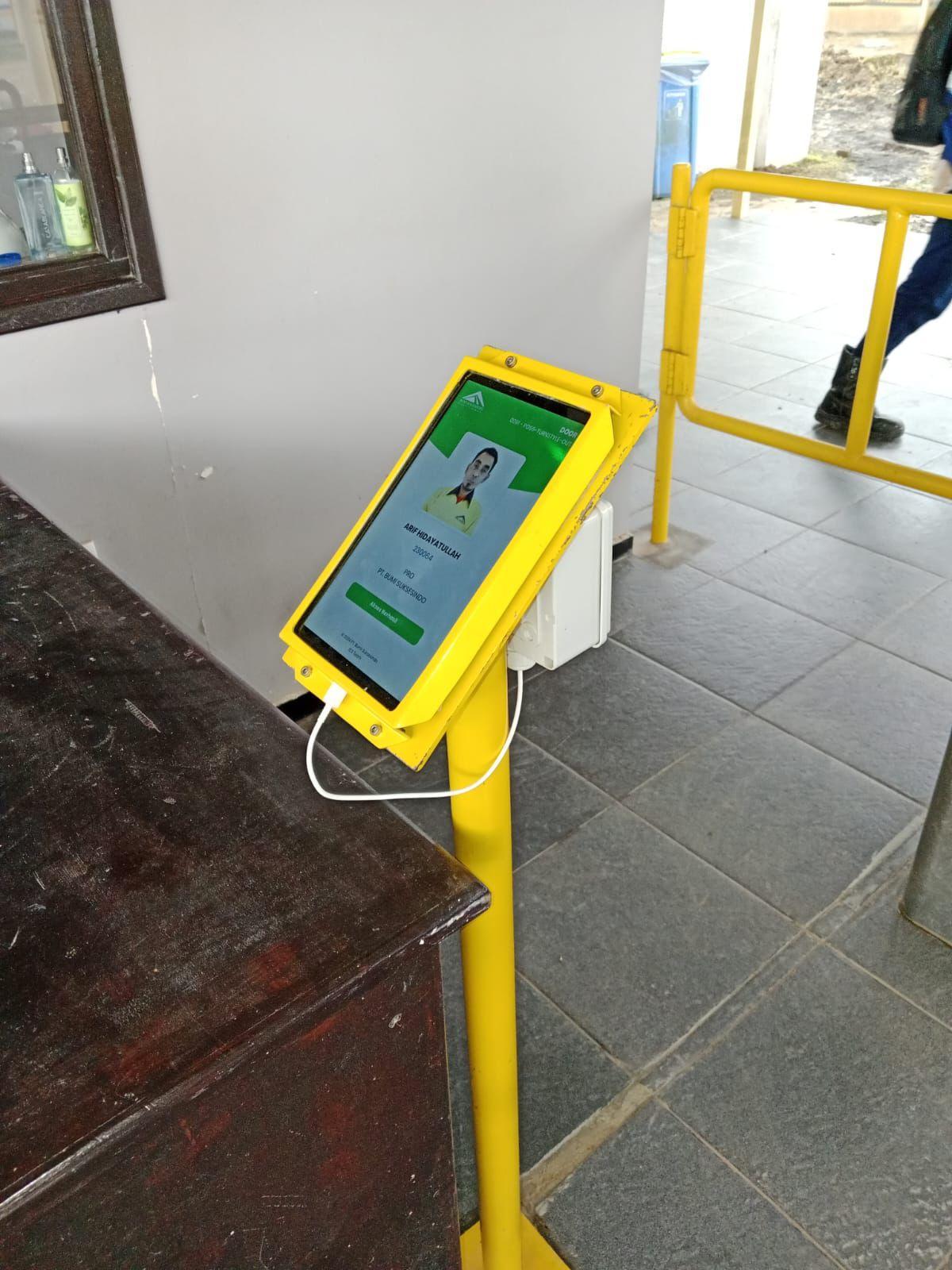 installation-of-monitoring-equipment-on-brackets-2